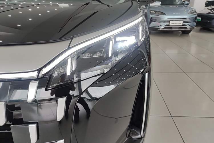 Used BYD M9 2025 1060 Navigation Edition Left Front Headlight