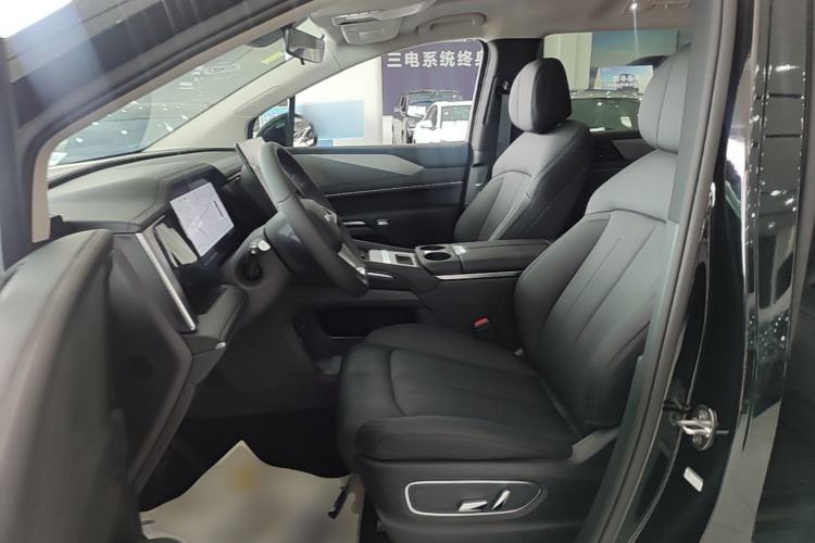Used BYD M9 2025 1060 Navigation Edition Left Front Seat