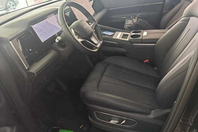 Used BYD M9 2025 1060 Navigation Edition Left Front Seat