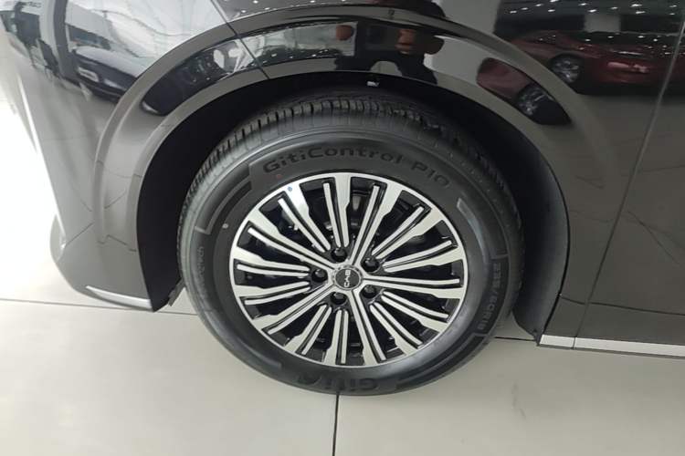 Used BYD M9 2025 1060 Navigation Edition Left Front Wheel Hub