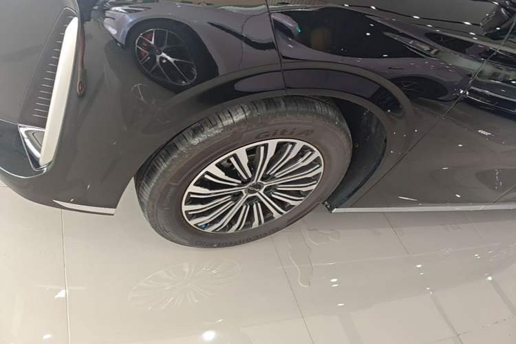 Used BYD M9 2025 1060 Navigation Edition Left Front Wheel Hub