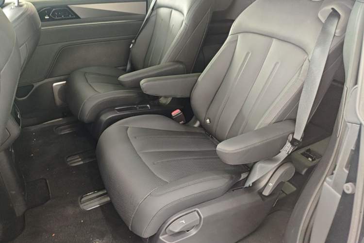 Used BYD M9 2025 1060 Navigation Edition Left Rear Seat