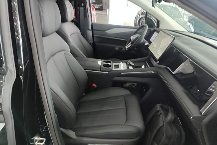 Used BYD M9 2025 1060 Navigation Edition Right Front Seat