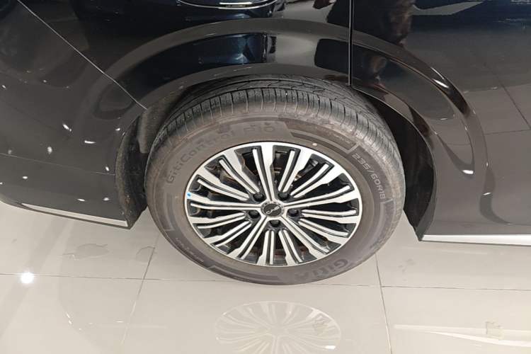 Used BYD M9 2025 1060 Navigation Edition Right Rear Wheel Hub