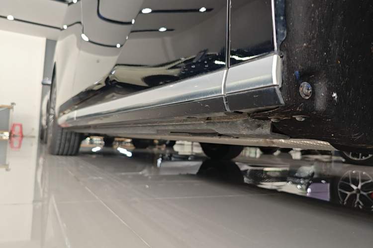 Used BYD M9 2025 1060 Navigation Edition Right Side Sill