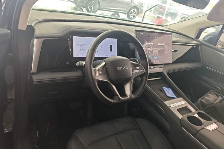 Used BYD M9 2025 1060 Navigation Edition Steering Wheel