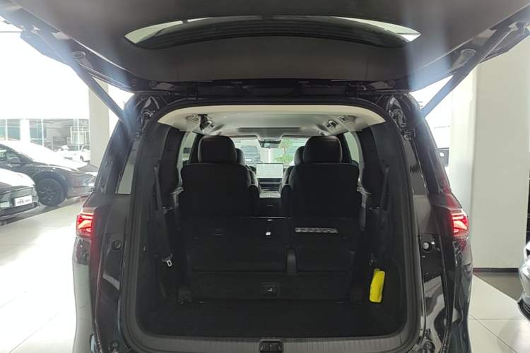 Used BYD M9 2025 1060 Navigation Edition Trunk