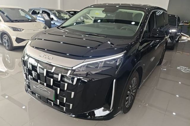 Ojetý BYD M9 2025 1060 Navigation Edition