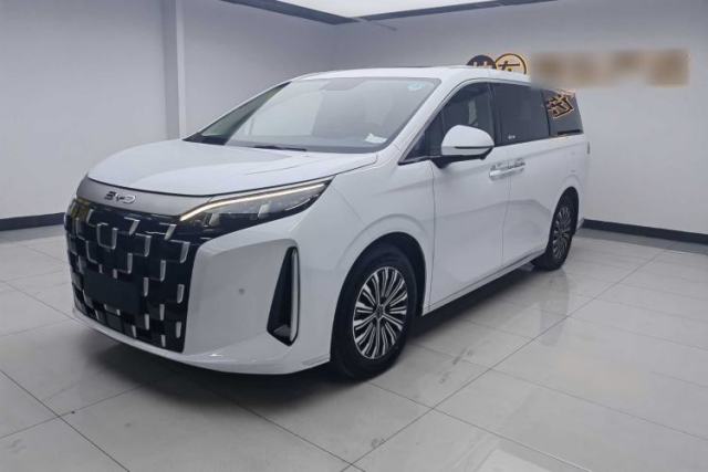 Used BYD M9 2025 1060 Navigation Edition