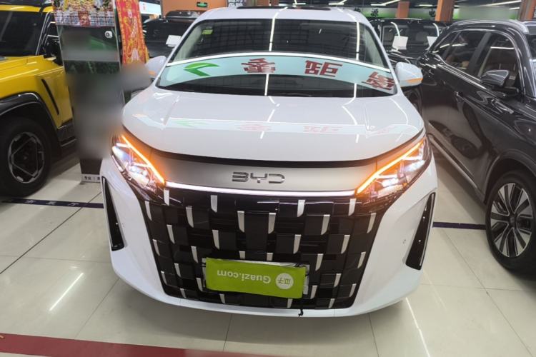 Used BYD M9 2025 1060 Navigation Edition Front