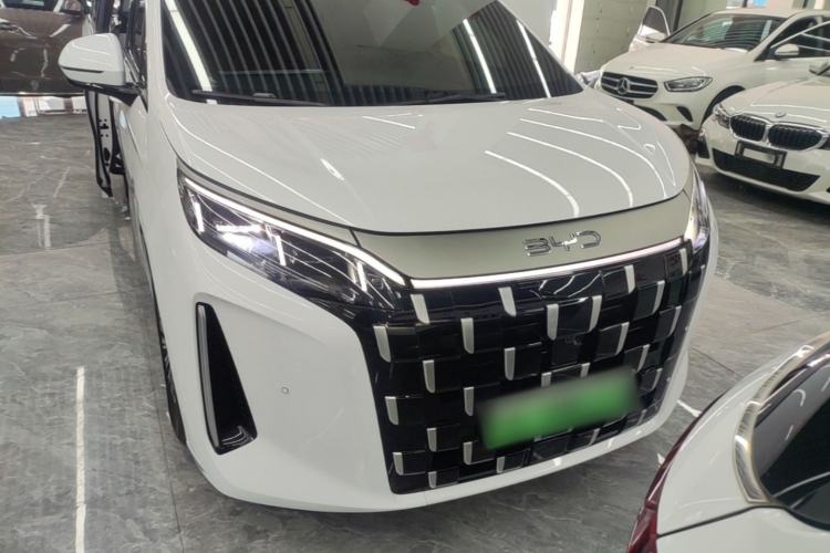 Used BYD M9 2025 1060 Navigation Edition Front