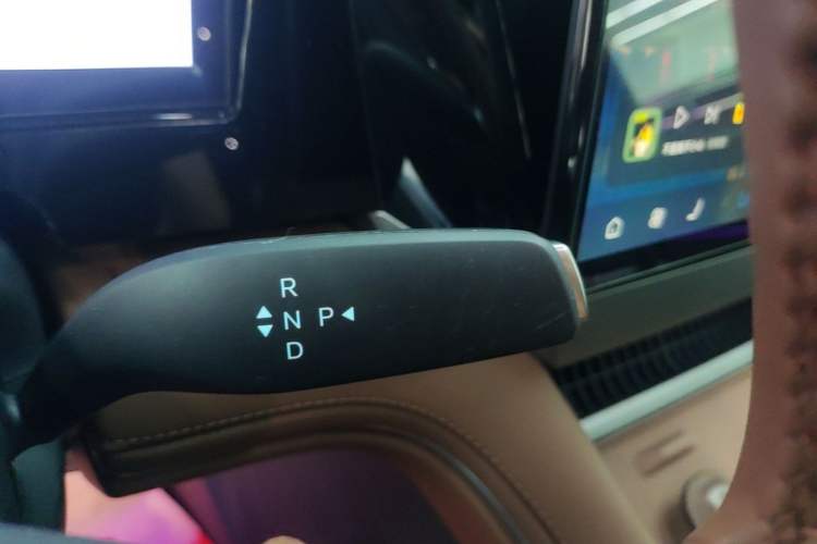 Used BYD M9 2025 1060 Navigation Edition Gear Lever