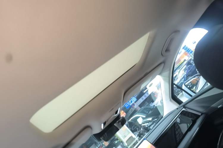 Used BYD M9 2025 1060 Navigation Edition Headliner