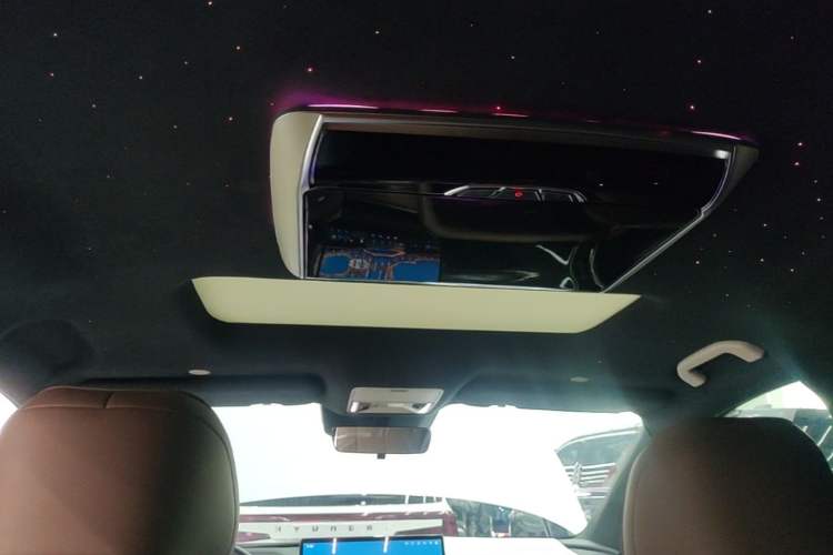 Used BYD M9 2025 1060 Navigation Edition Headliner