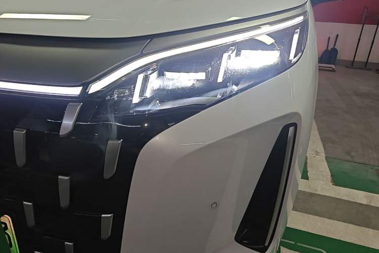 Used BYD M9 2025 1060 Navigation Edition Left Front Headlight