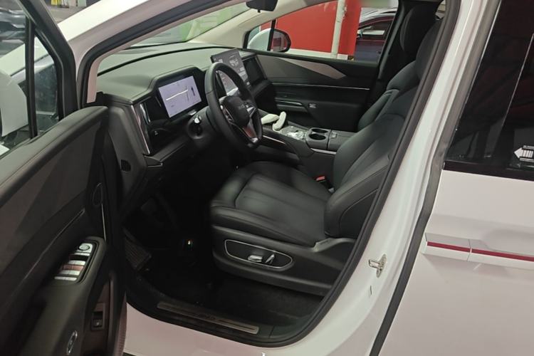 Used BYD M9 2025 1060 Navigation Edition Left Front Seat