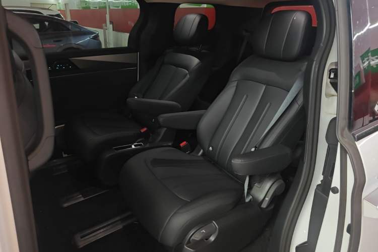 Used BYD M9 2025 1060 Navigation Edition Left Rear Seat