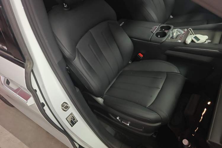 Used BYD M9 2025 1060 Navigation Edition Right Front Seat
