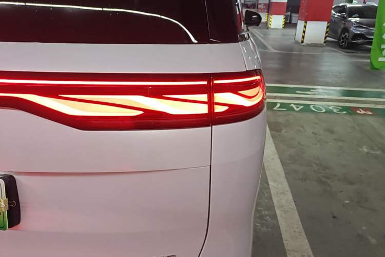 Used BYD M9 2025 1060 Navigation Edition Right Rear Taillight
