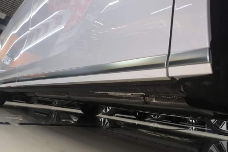 Used BYD M9 2025 1060 Navigation Edition Right Side Sill