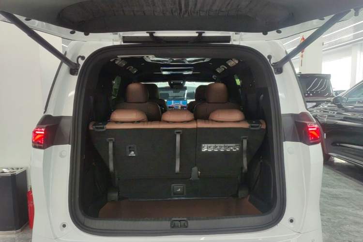 Used BYD M9 2025 1060 Navigation Edition Trunk