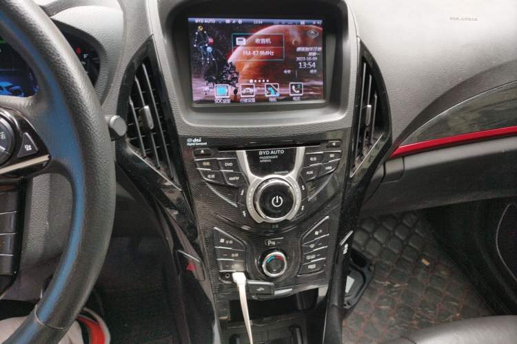 Used BYD Qin 2014 1.5T Cool Black Knight Flagship Model Audio And AC Panel