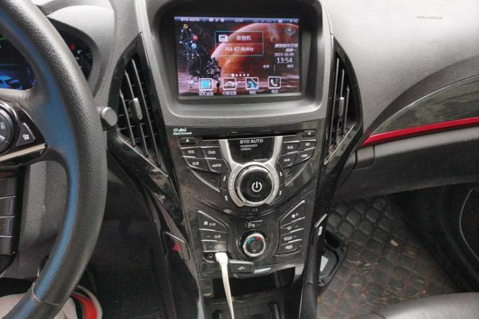 Used BYD Qin 2014 1.5T Cool Black Knight Flagship Model Audio And AC Panel