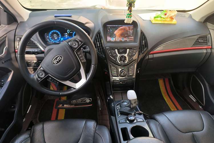Used BYD Qin 2014 1.5T Flagship Model Center Console