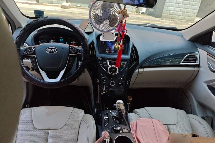 Used BYD Qin 2014 1.5T Flagship Model Center Console