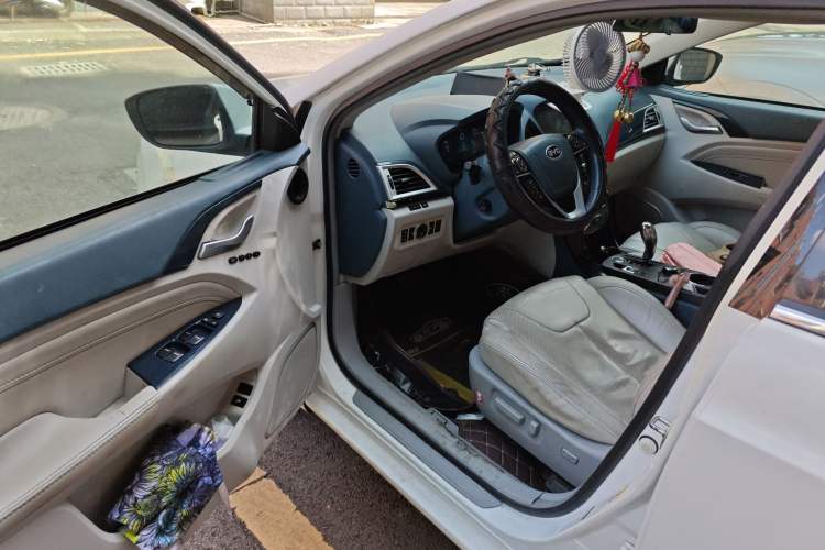 Used BYD Qin 2014 1.5T Flagship Model Driver Seat