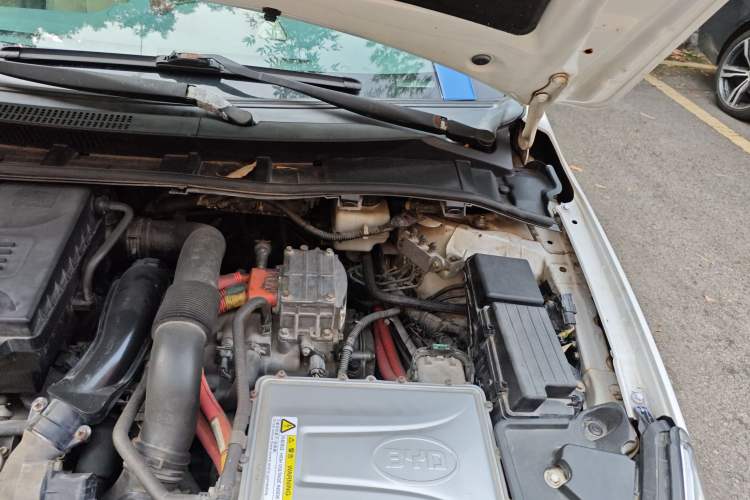 Used BYD Qin 2014 1.5T Flagship Model Engine Bay Left