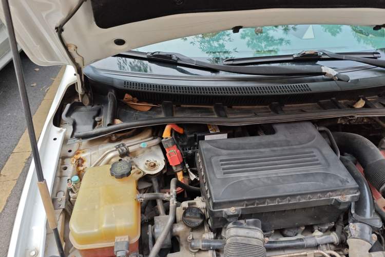 Used BYD Qin 2014 1.5T Flagship Model Engine Bay Right