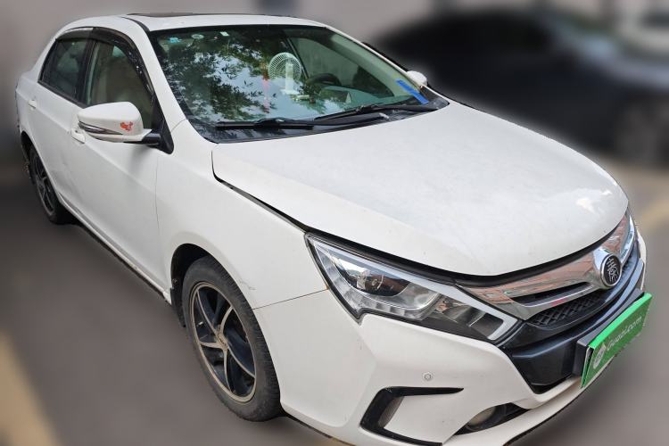 Used BYD Qin 2014 1.5T Flagship Model Front Right 45 Deg