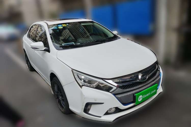 Used BYD Qin 2014 1.5T Cool Black Knight Flagship Model Front Right 45 Deg