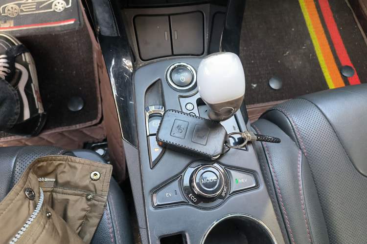 Used BYD Qin 2014 1.5T Flagship Model Gear Lever