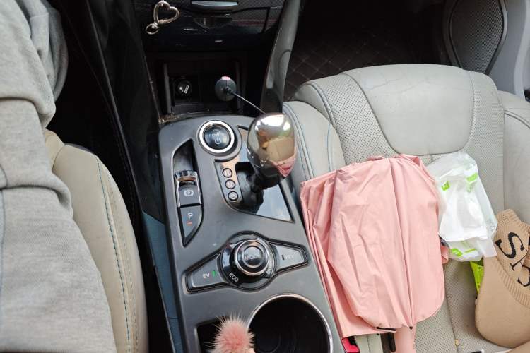 Used BYD Qin 2014 1.5T Flagship Model Gear Lever
