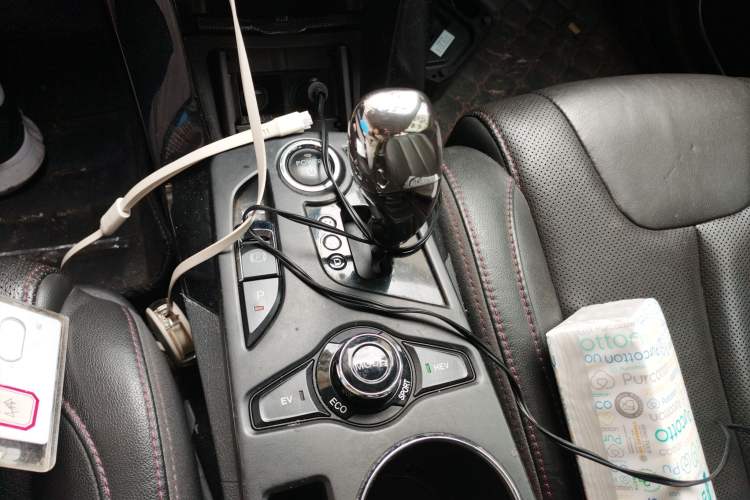 Used BYD Qin 2014 1.5T Cool Black Knight Flagship Model Gear Lever