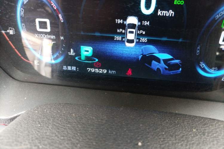 Used BYD Qin 2014 1.5T Cool Black Knight Flagship Model Odometer Close Up