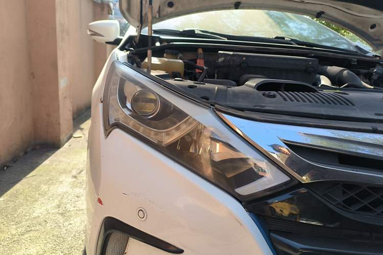Used BYD Qin 2014 1.5T Flagship Model Right Front Headlight