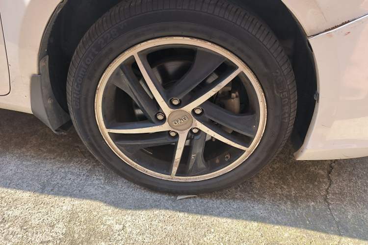 Used BYD Qin 2014 1.5T Flagship Model Right Front Wheel Hub