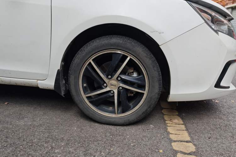 Used BYD Qin 2014 1.5T Flagship Model Right Front Wheel Hub