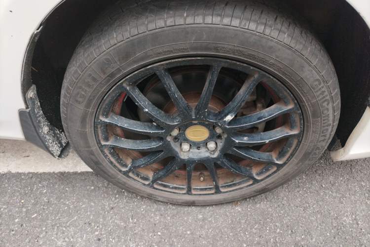 Used BYD Qin 2014 1.5T Cool Black Knight Flagship Model Right Front Wheel Hub