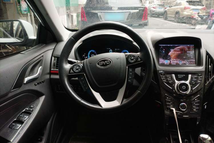 Used BYD Qin 2014 1.5T Cool Black Knight Flagship Model Steering Wheel