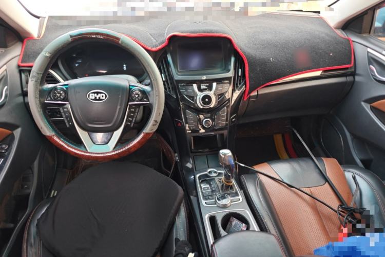 Used BYD Qin 2015 1.5T Dual-Crown Flagship Edition Center Console