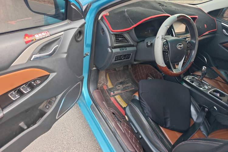 Used BYD Qin 2015 1.5T Dual-Crown Flagship Edition Driver Seat