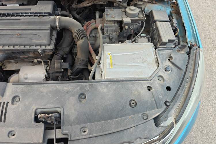 Used BYD Qin 2015 1.5T Dual-Crown Flagship Edition Engine Bay Left