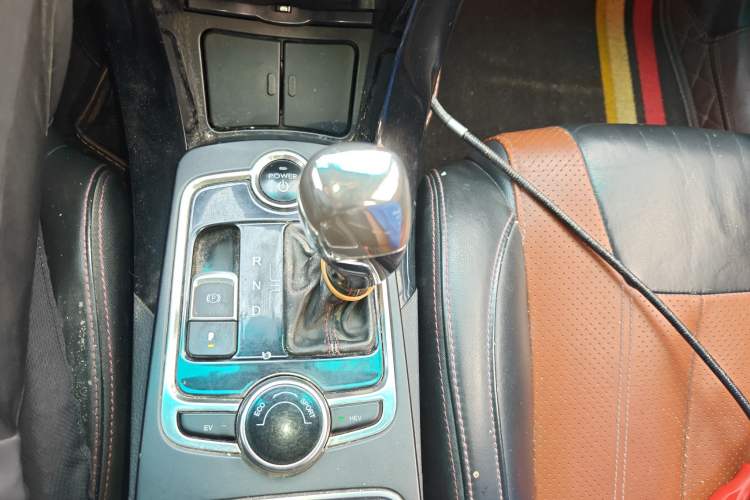Used BYD Qin 2015 1.5T Dual-Crown Flagship Edition Gear Lever