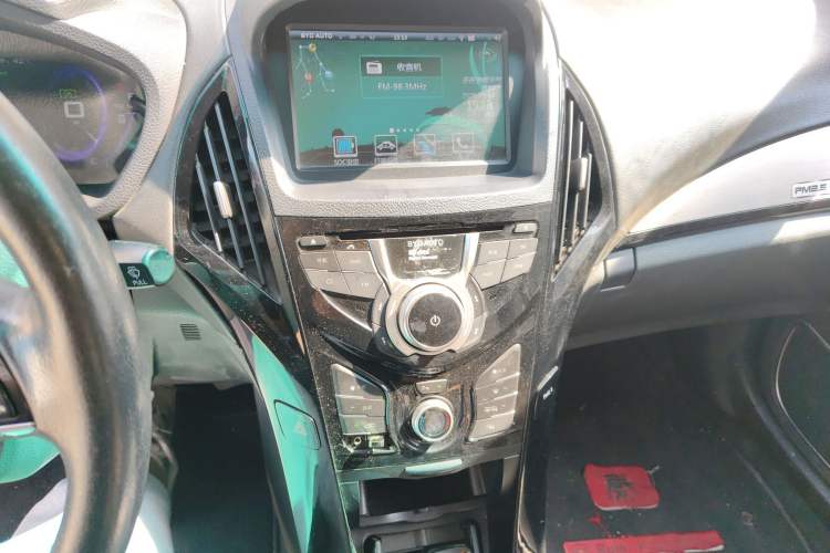 Used BYD Qin 2015 1.5T Dual-Crown Flagship Edition Audio And AC Panel