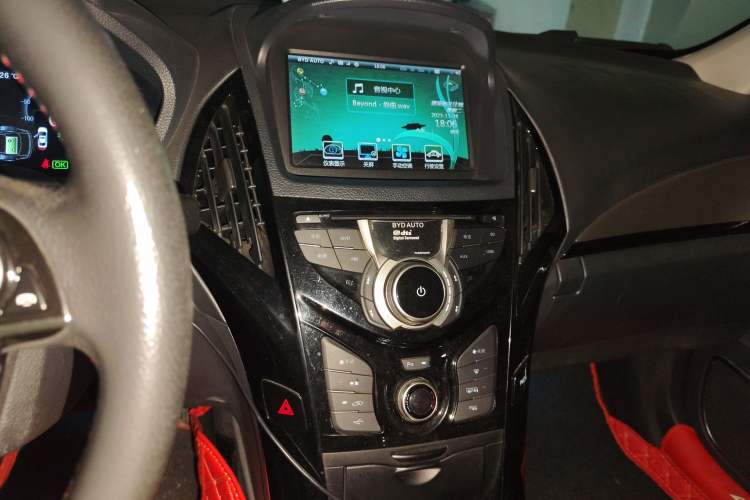 Used BYD Qin 2015 1.5T Dual-Crown Flagship Plus Edition Audio And AC Panel