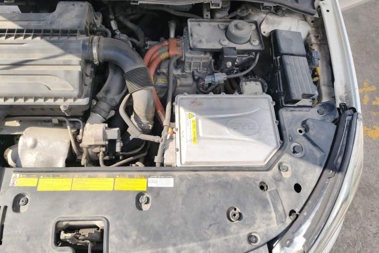 Used BYD Qin 2015 1.5T Dual-Crown Flagship Edition Engine Bay Left